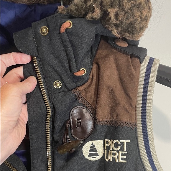 Picture Organic Women's Navy Vest with Fur Hood - Picture 3 of 14